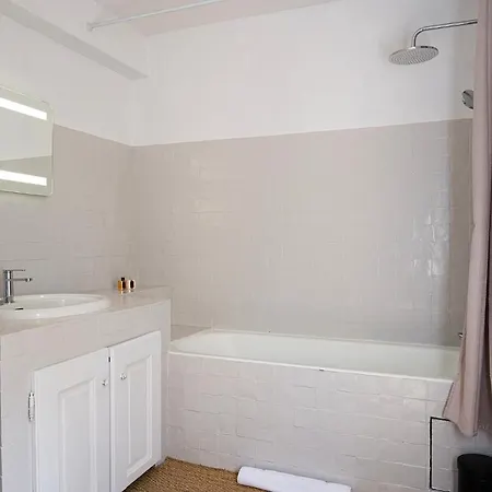 Lou Mare Hotel *