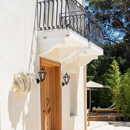Lou Mare Hotel